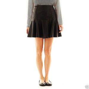 I 🖤 Ronson Faux-Leather Quilted Flippy Skirt 8, 12